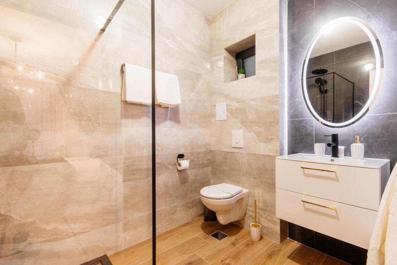 Liane Boutique Hotel Câmpulung Moldovenesc Extérieur photo
