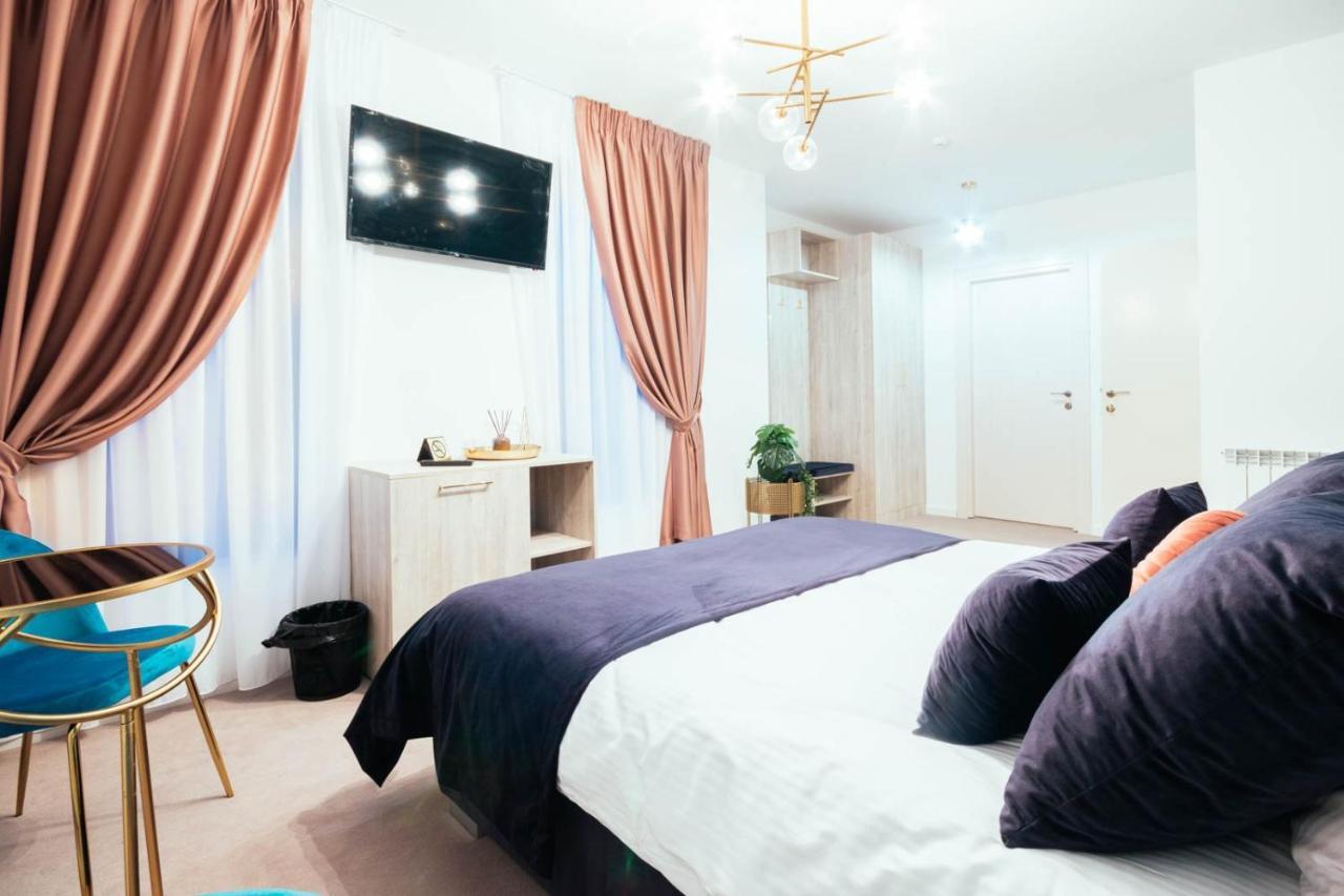 Liane Boutique Hotel Câmpulung Moldovenesc Extérieur photo